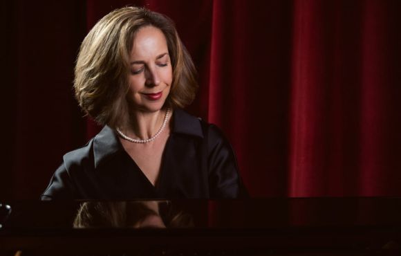 Elda Laro – Pianist & Conductor – Deutsche Oper Berlin